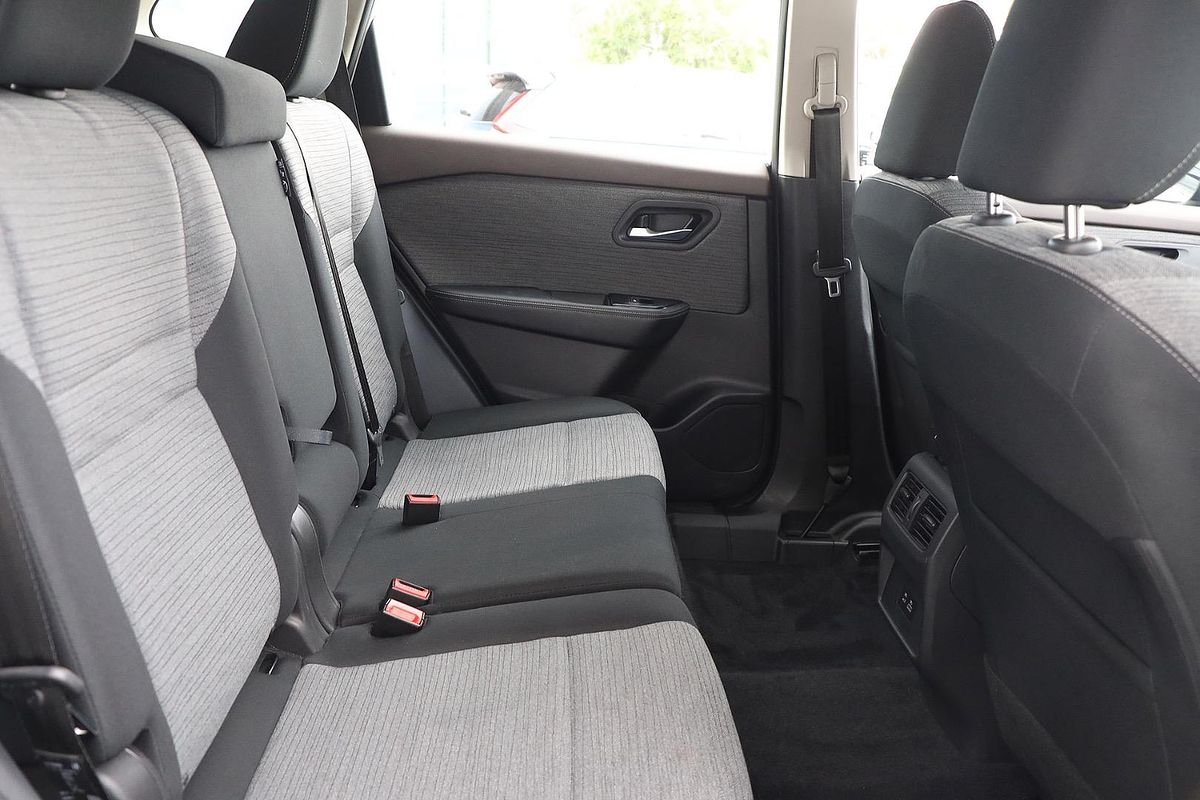 2024 Nissan X-TRAIL ST T33