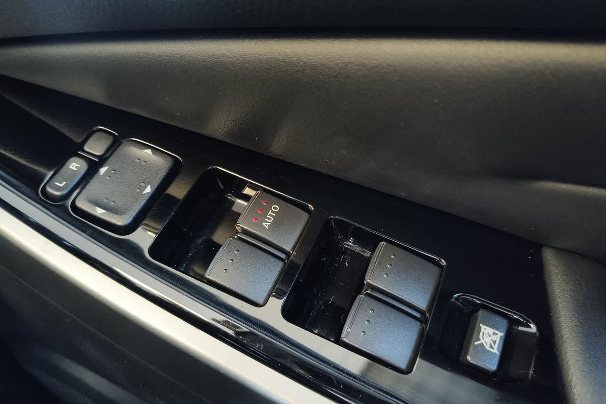 2011 Mazda CX-7 Luxury Sports ER Series 2