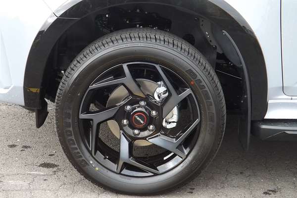 2025 Isuzu MU-X X-TERRAIN