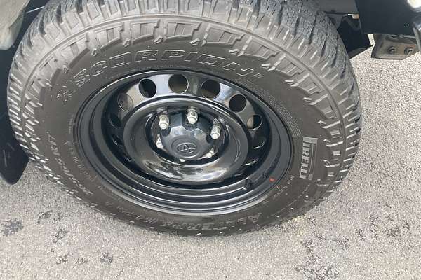 2017 Toyota Hilux SR GUN126R 4X4