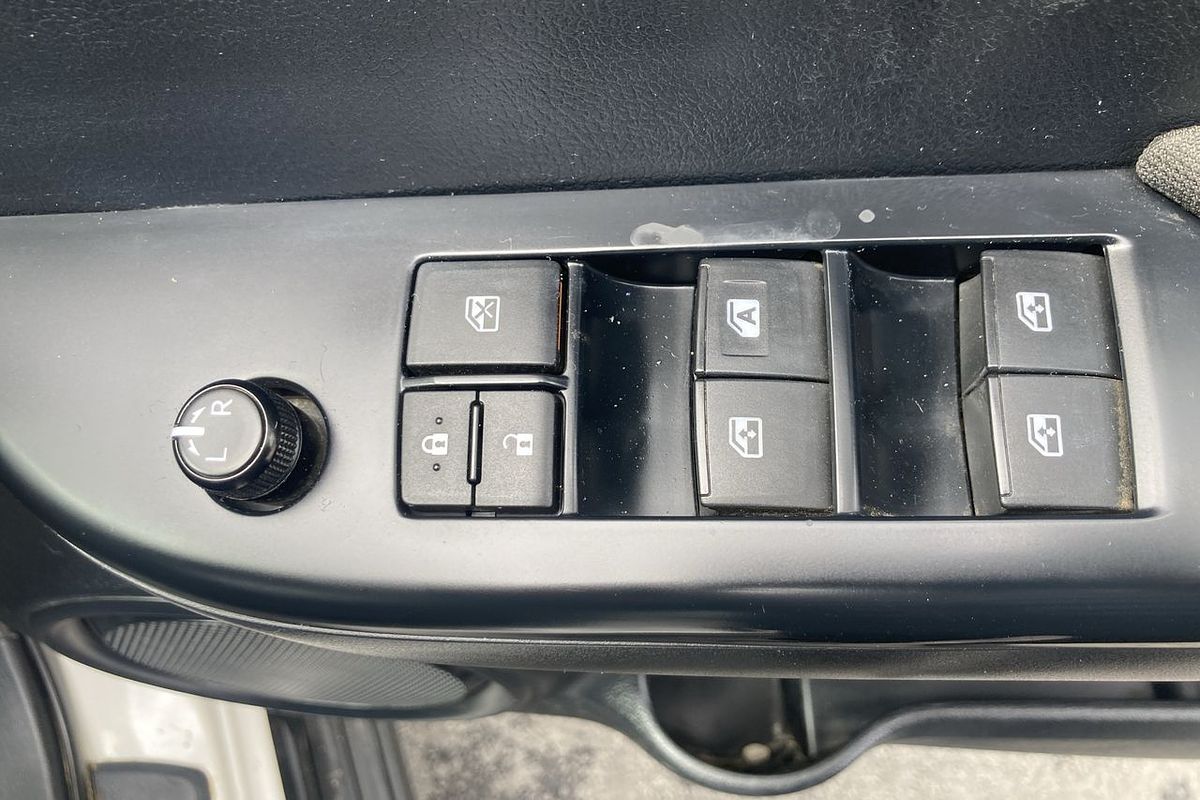 2017 Toyota Hilux SR GUN126R 4X4