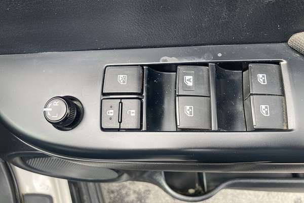 2017 Toyota Hilux SR GUN126R 4X4