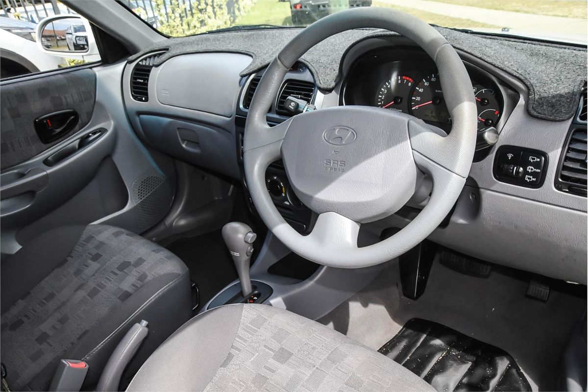 2004 Hyundai Accent GL LC