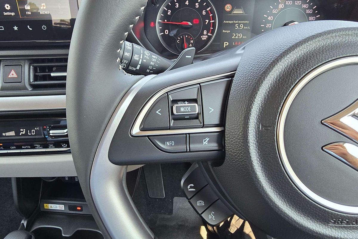 2025 Suzuki Swift Hybrid GLX UZ