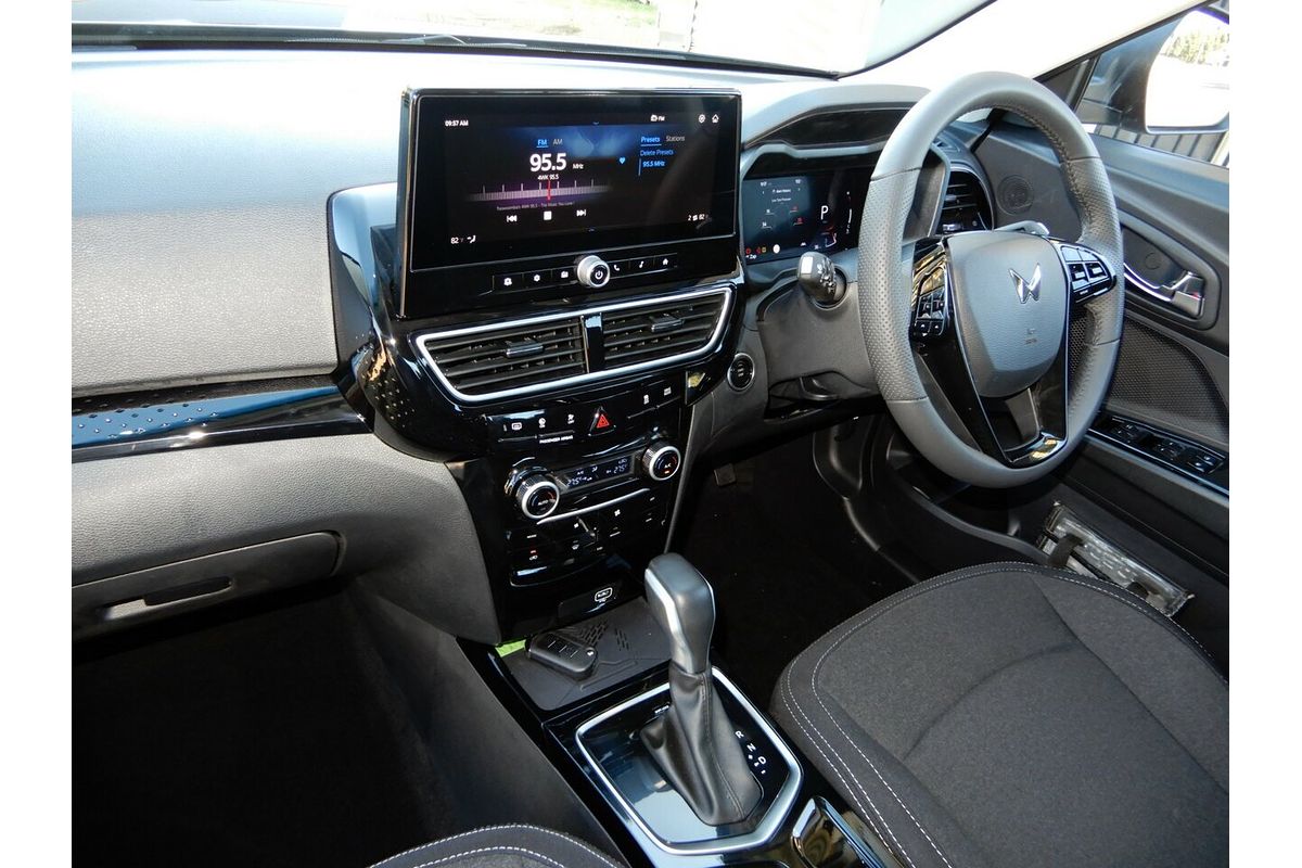 2025 Mahindra XUV 3XO AX5L