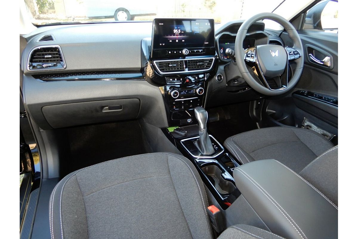 2025 Mahindra XUV 3XO AX5L