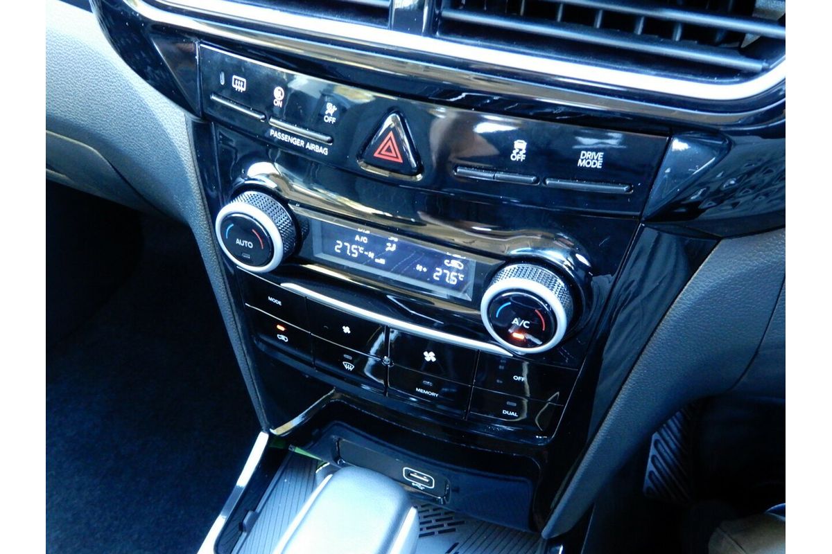 2025 Mahindra XUV 3XO AX5L