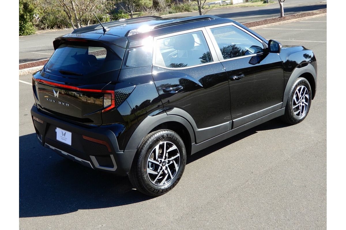 2025 Mahindra XUV 3XO AX5L