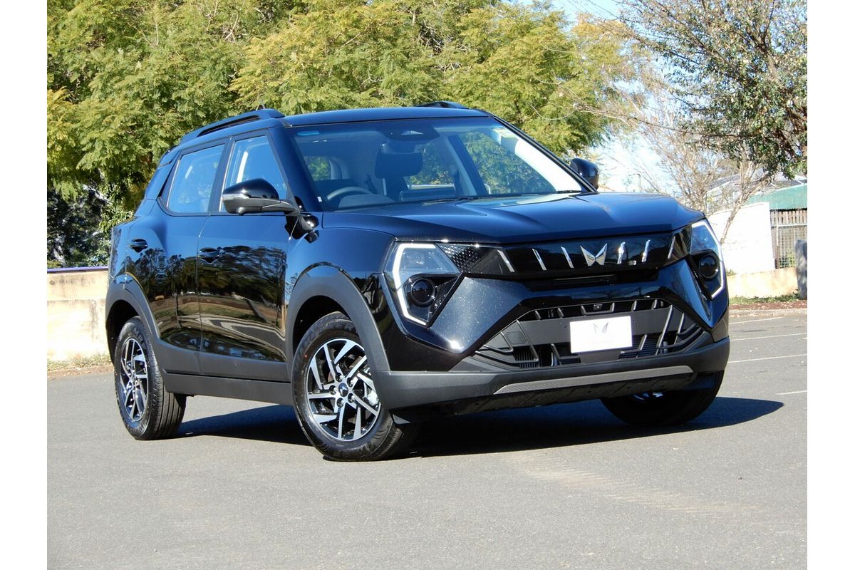 2025 Mahindra XUV 3XO AX5L