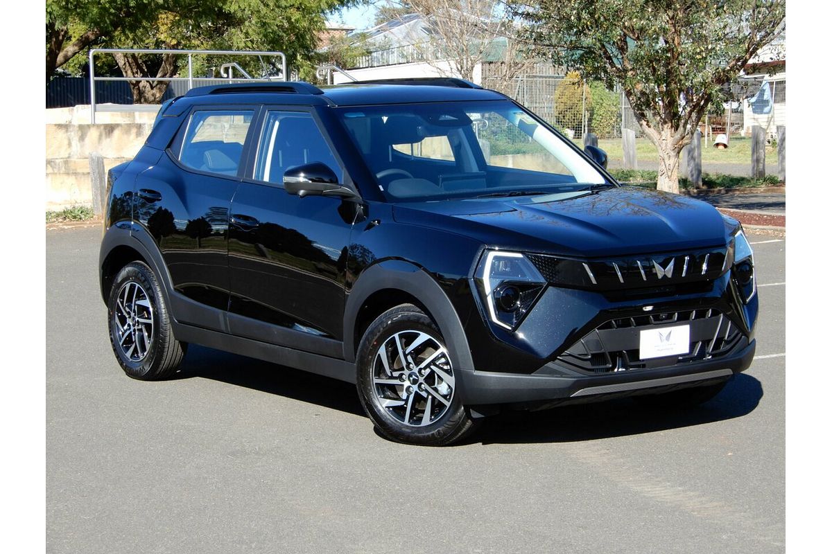 2025 Mahindra XUV 3XO AX5L