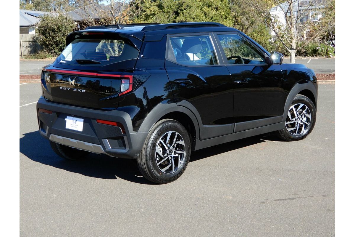 2025 Mahindra XUV 3XO AX5L