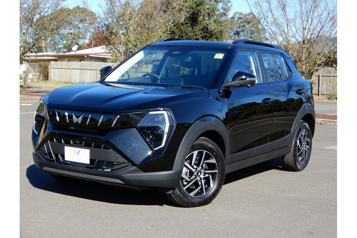 2025 Mahindra XUV 3XO AX5L