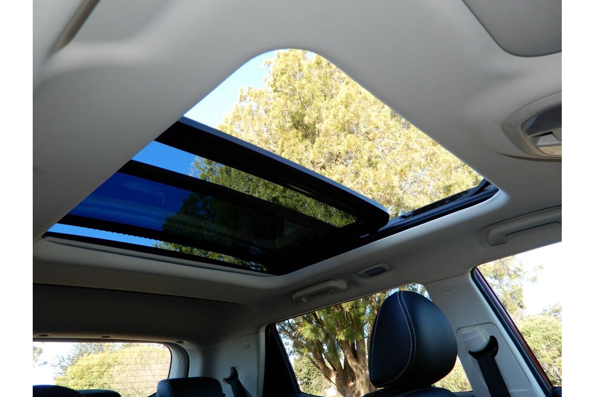 2025 Mahindra XUV 3XO AX5L