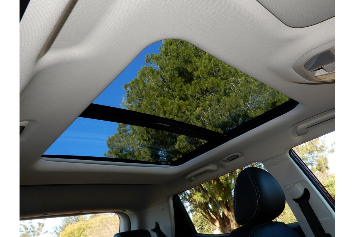 2025 Mahindra XUV 3XO AX5L