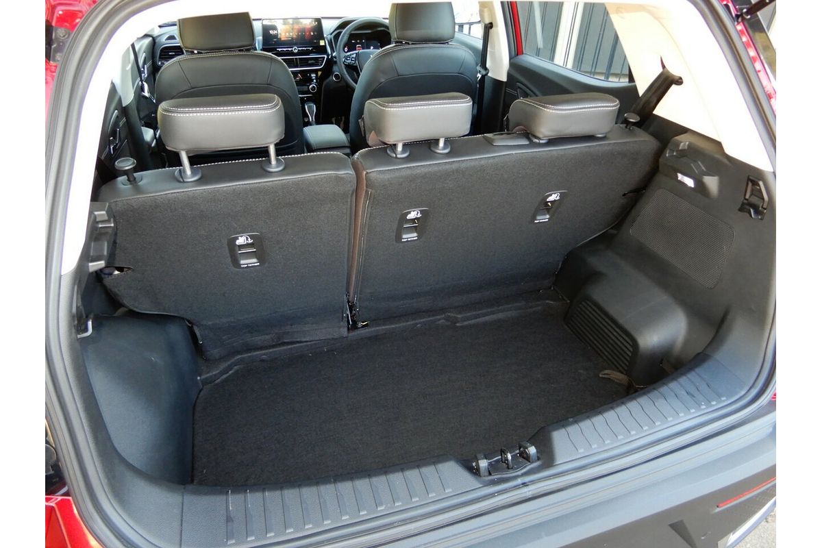 2025 Mahindra XUV 3XO AX5L