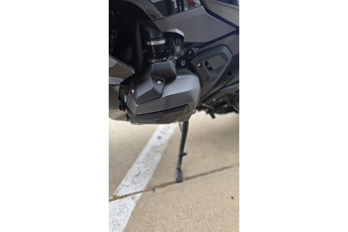 2025 BMW R 1300 RS Triple Black R 1300