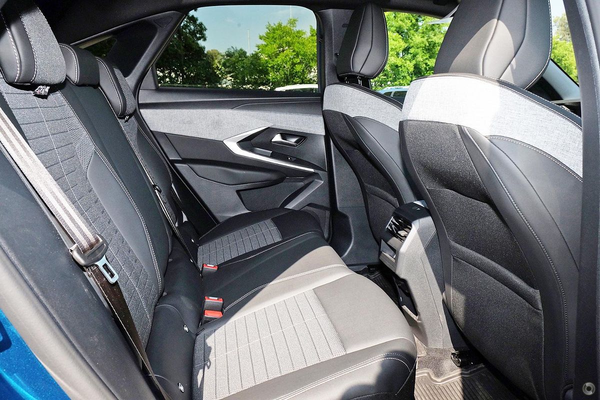 2025 Peugeot 3008 Allure Hybrid P64