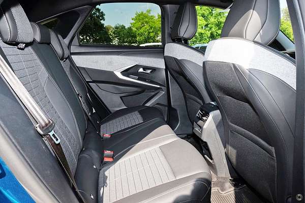 2025 Peugeot 3008 Allure Hybrid P64