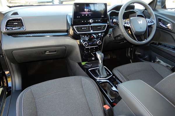 2025 Mahindra XUV 3XO AX5L