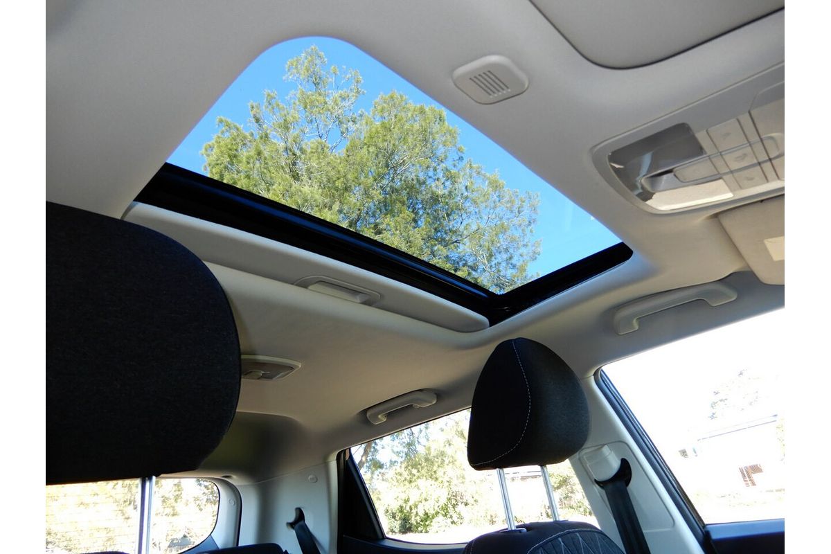 2025 Mahindra XUV 3XO AX5L