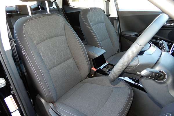 2025 Mahindra XUV 3XO AX5L