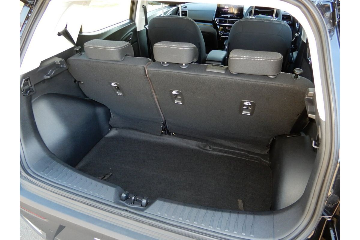 2025 Mahindra XUV 3XO AX5L