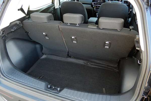 2025 Mahindra XUV 3XO AX5L