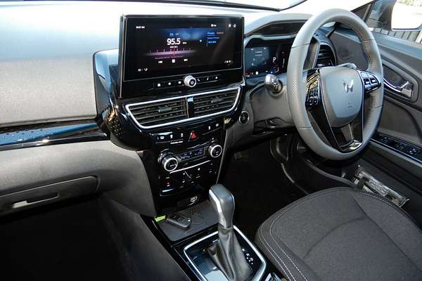 2025 Mahindra XUV 3XO AX5L