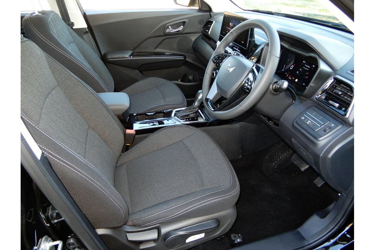 2025 Mahindra XUV 3XO AX5L