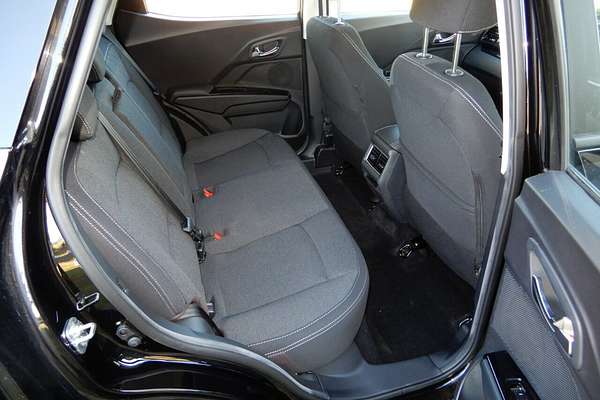 2025 Mahindra XUV 3XO AX5L