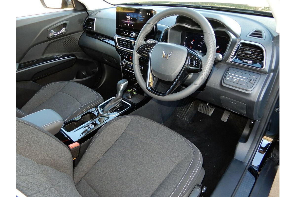 2025 Mahindra XUV 3XO AX5L