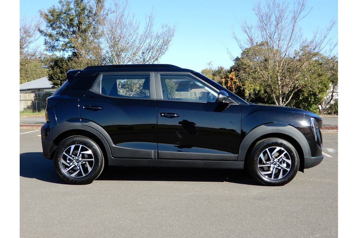 2025 Mahindra XUV 3XO AX5L