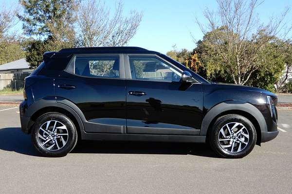 2025 Mahindra XUV 3XO AX5L