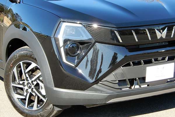 2025 Mahindra XUV 3XO AX5L