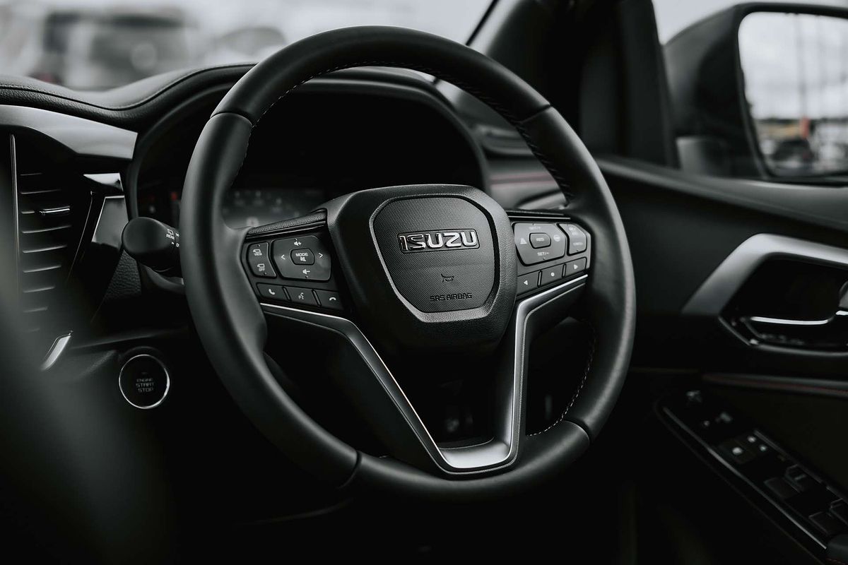 2025 Isuzu MU-X X-TERRAIN