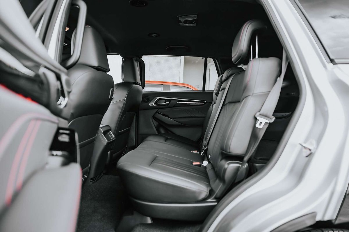 2025 Isuzu MU-X X-TERRAIN