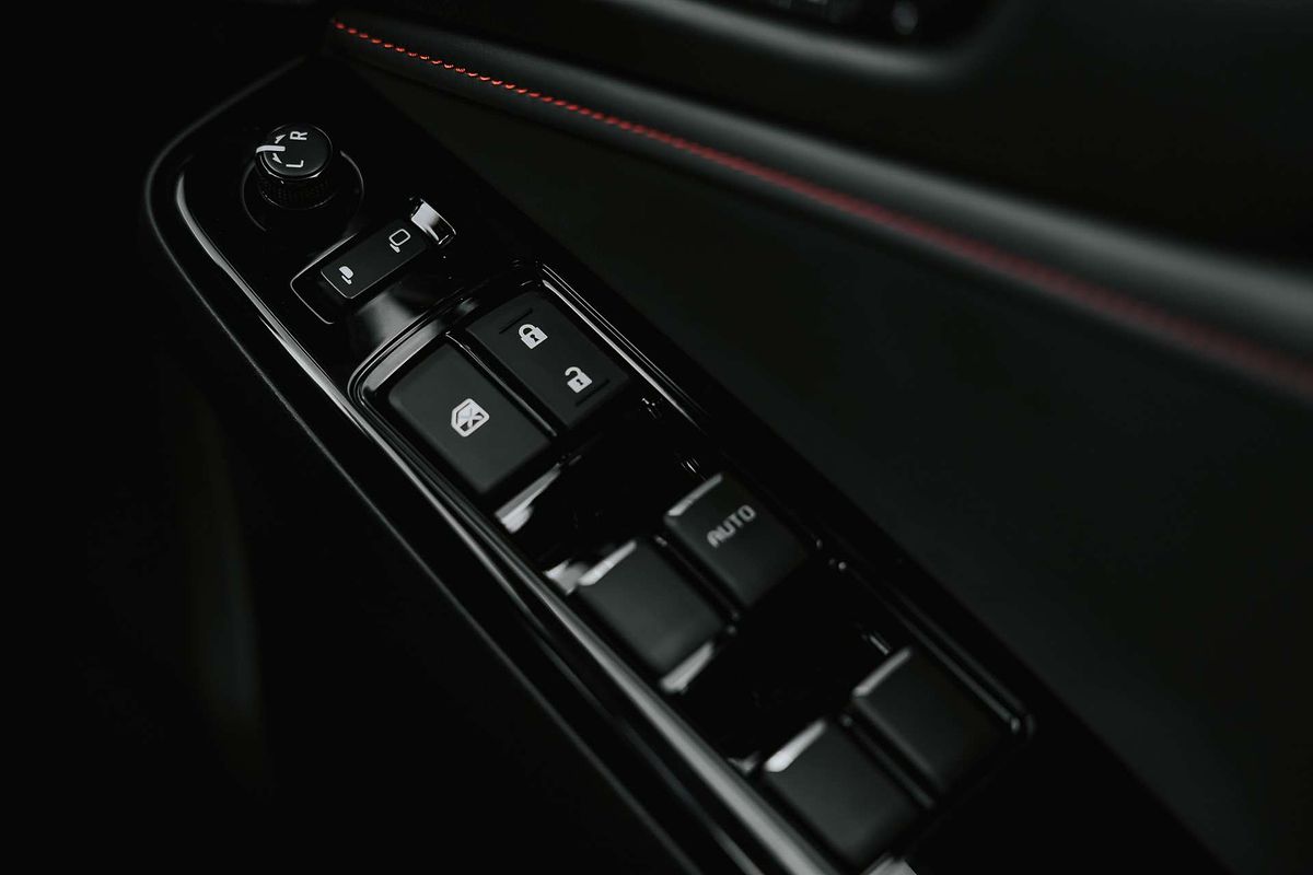 2025 Isuzu MU-X X-TERRAIN