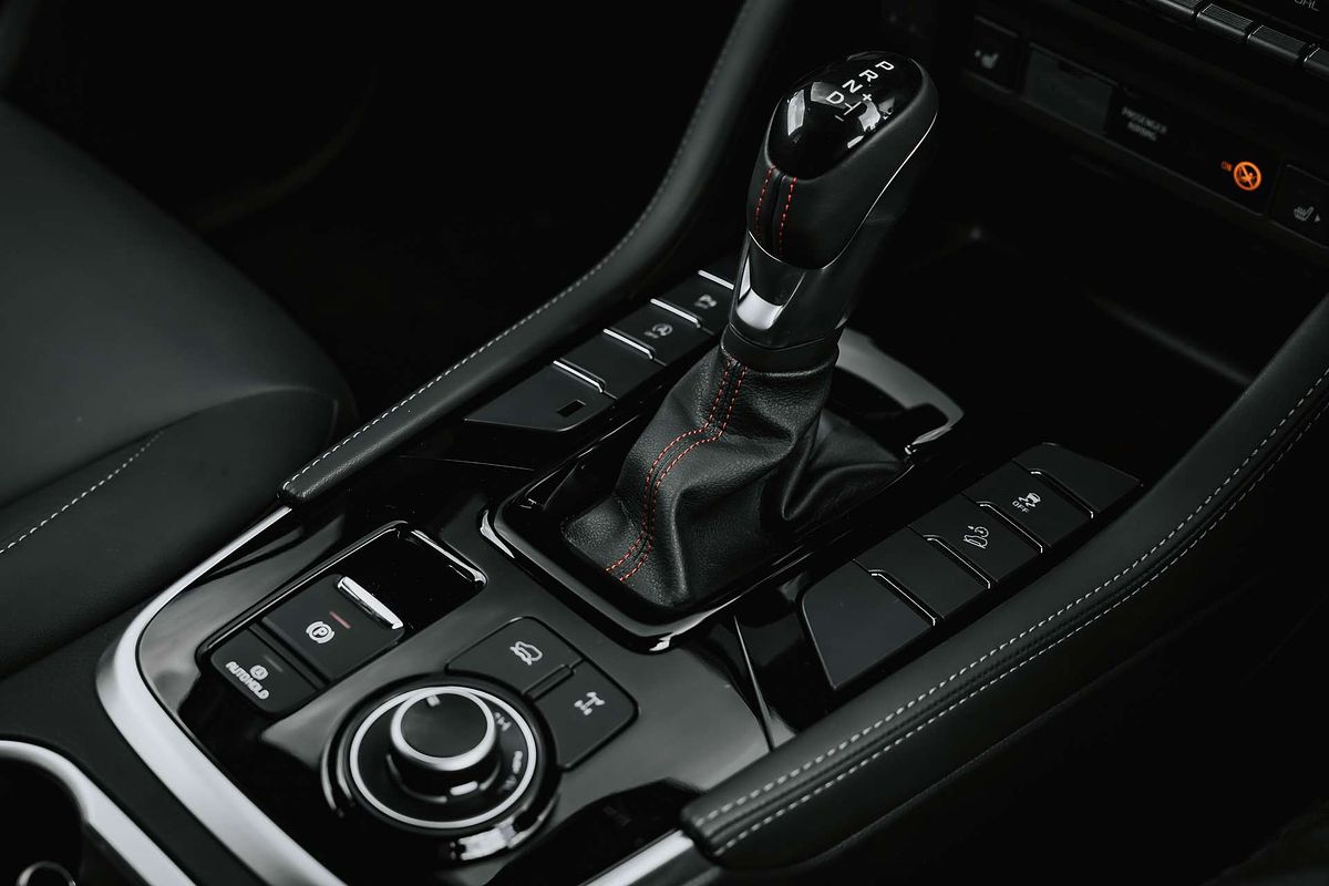 2025 Isuzu MU-X X-TERRAIN