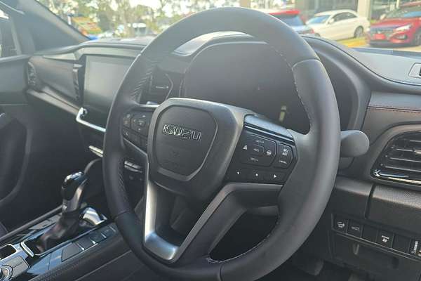 2025 Isuzu MU-X X-TERRAIN