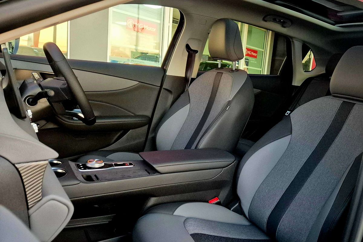 2025 MG MGS5 EV Essence 62 ZS3EM