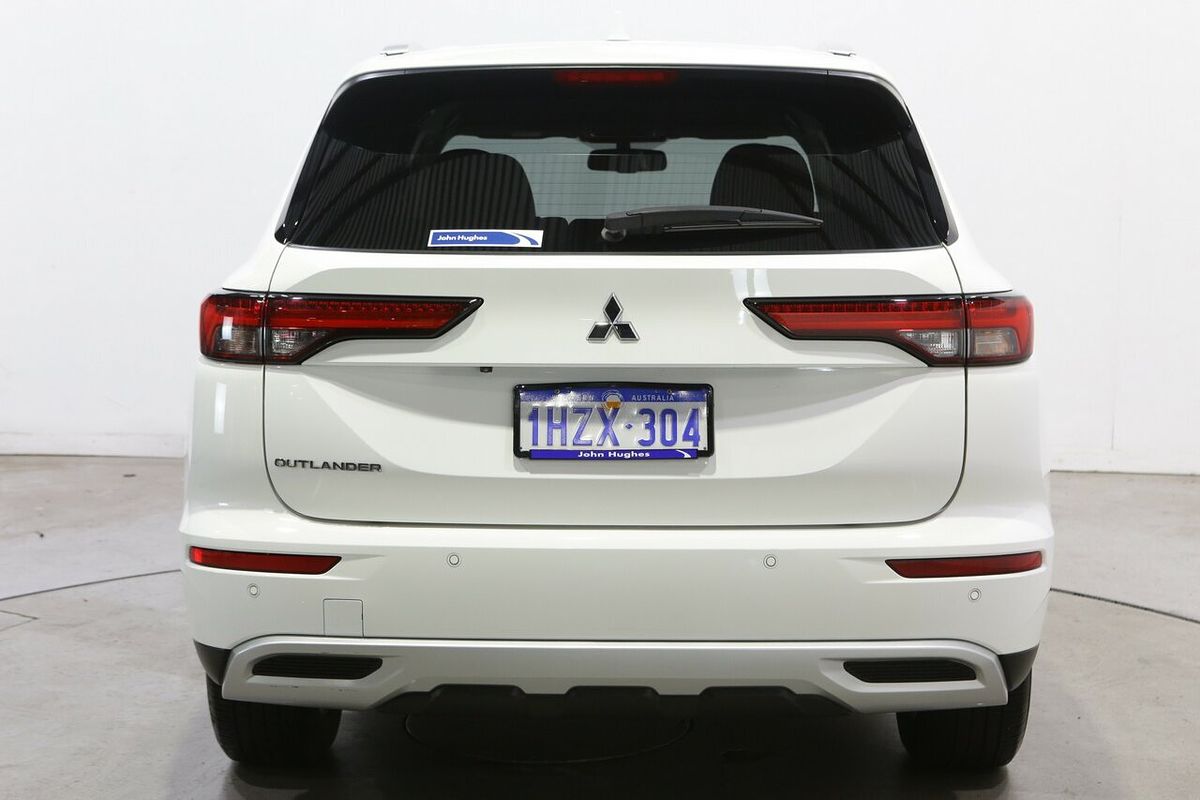2023 Mitsubishi Outlander LS ZM
