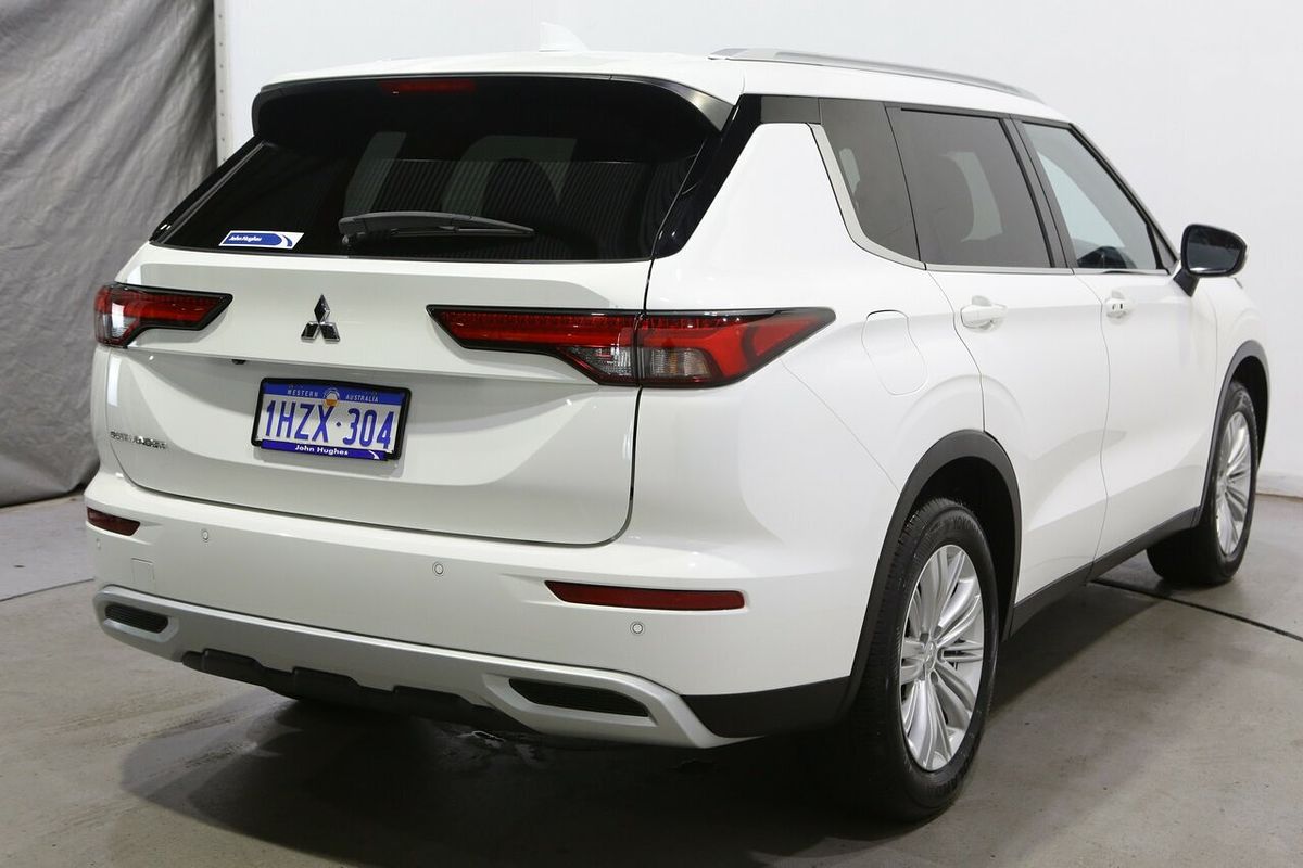 2023 Mitsubishi Outlander LS ZM