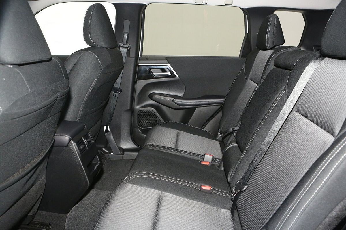 2023 Mitsubishi Outlander LS ZM