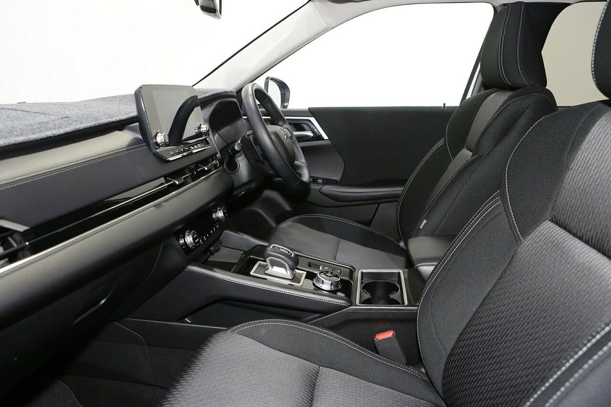 2023 Mitsubishi Outlander LS ZM