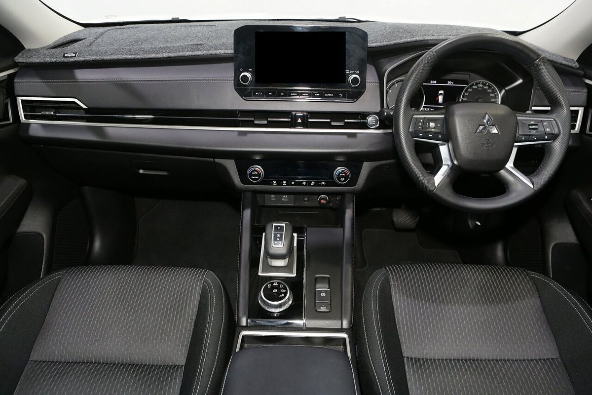 2023 Mitsubishi Outlander LS ZM