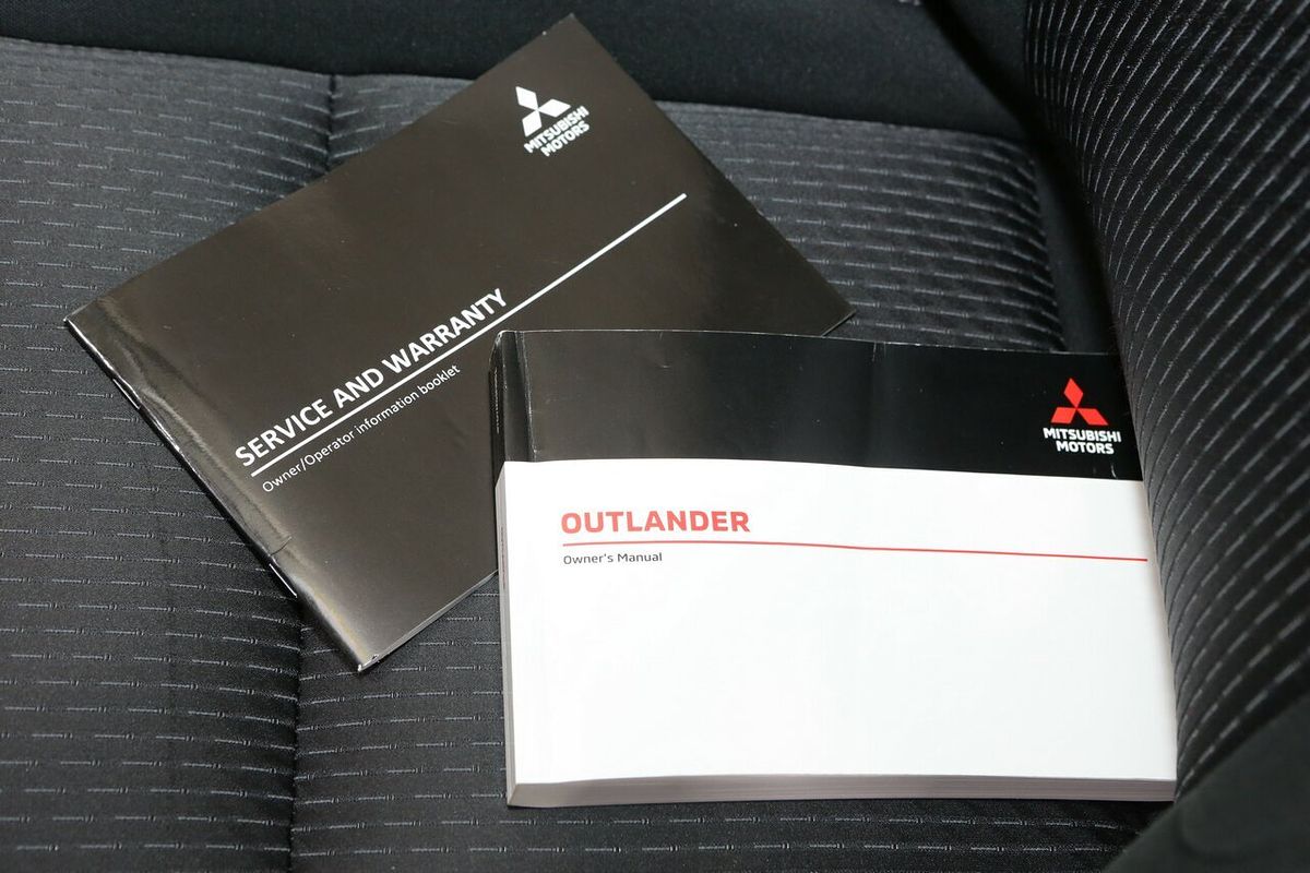 2023 Mitsubishi Outlander LS ZM