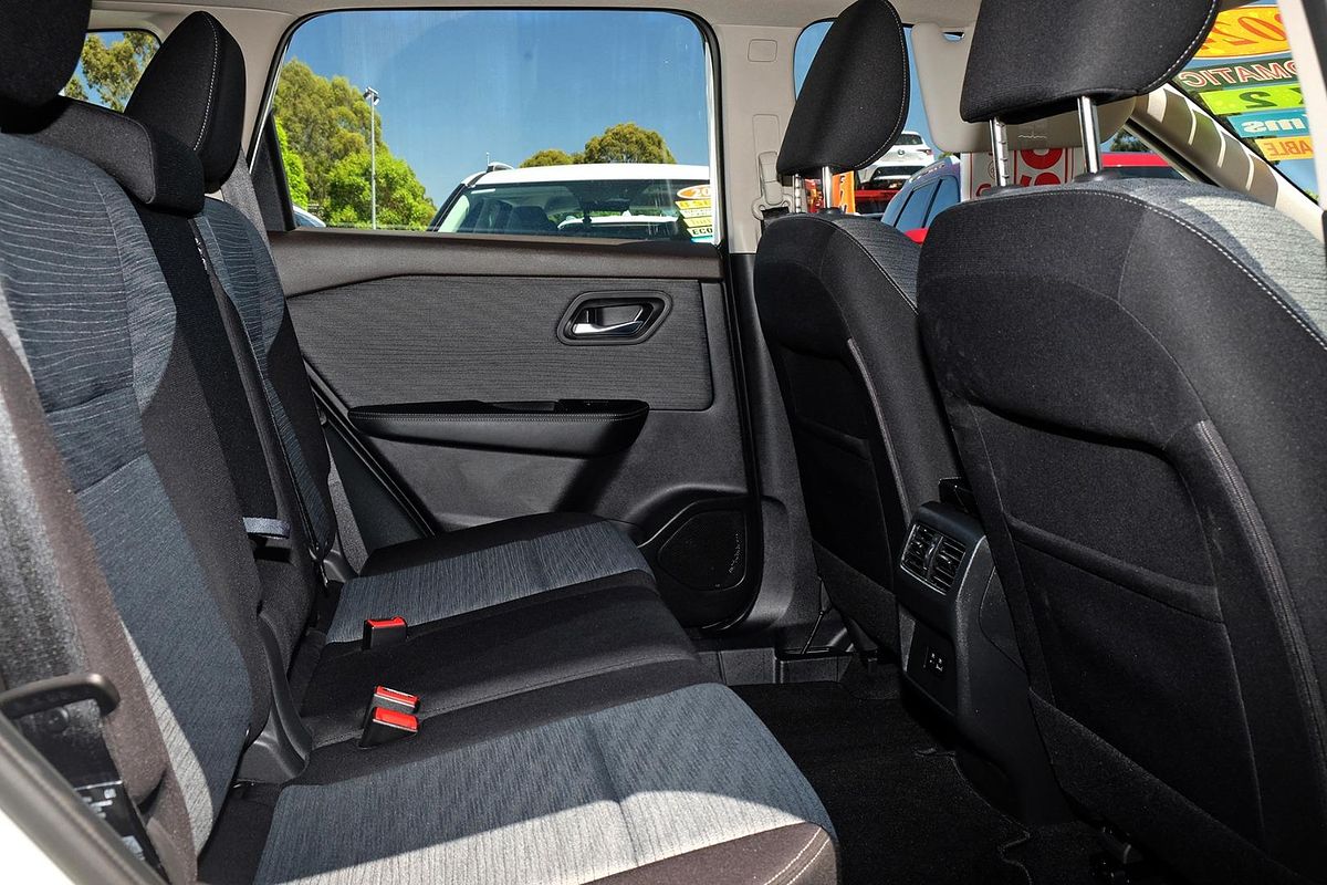 2025 Nissan X-TRAIL ST T33