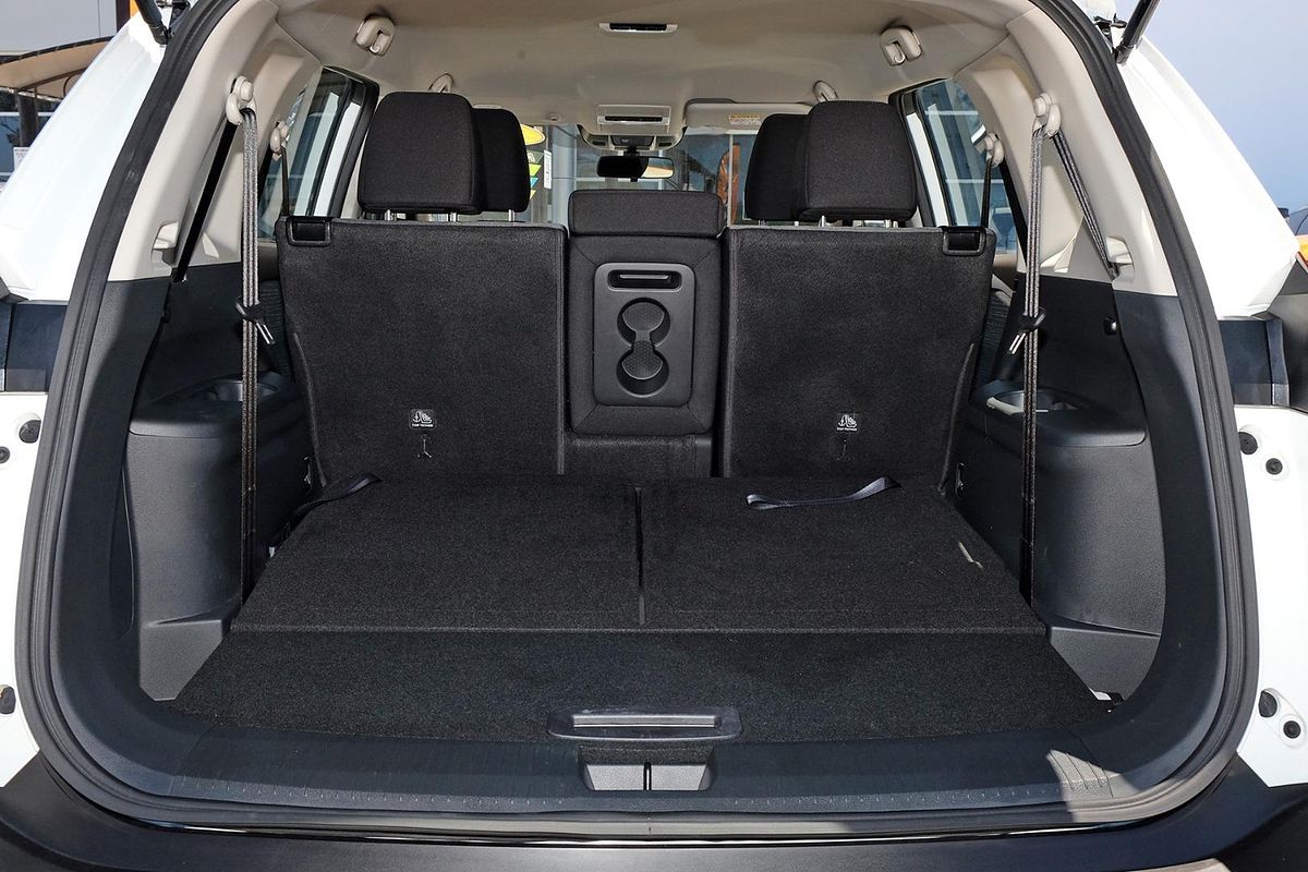 2025 Nissan X-TRAIL ST T33