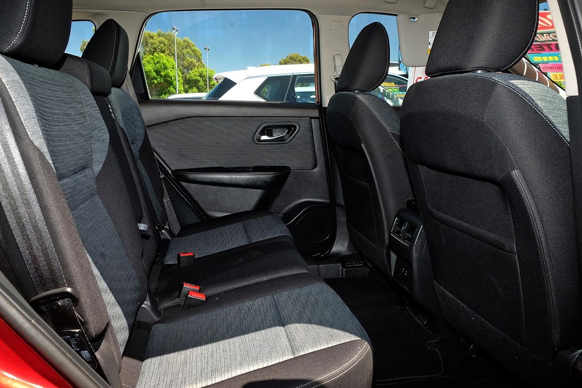 2025 Nissan X-TRAIL ST T33