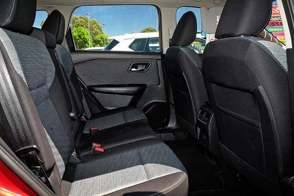 2025 Nissan X-TRAIL ST T33